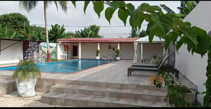 Hotelli Villa J Leticia