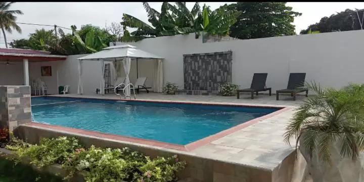 Hotelli Villa J Leticia