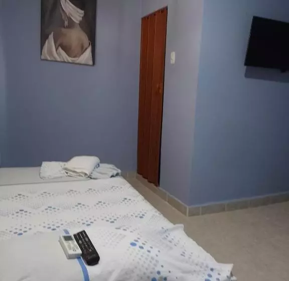 Hotelli Villa J Leticia