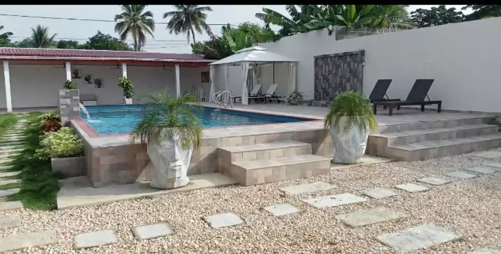 Hotelli Villa J Leticia