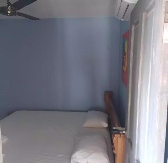 Hotelli Villa J Leticia