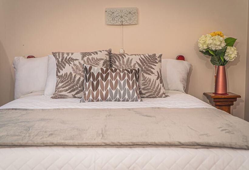 Pension Ukuku Hostel