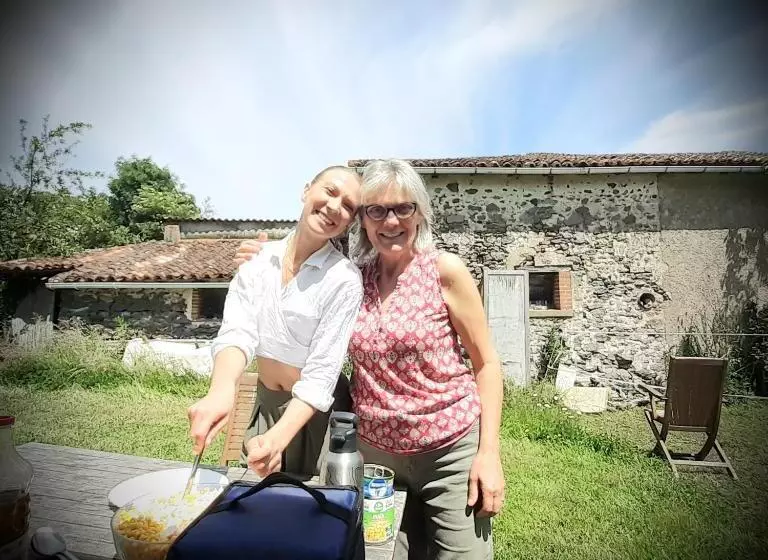 Aamiaismajoitus (B&B) La Roulotte Du Clos De L Isop