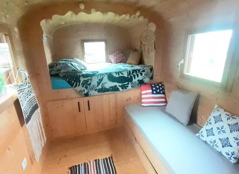 Aamiaismajoitus (B&B) La Roulotte Du Clos De L Isop