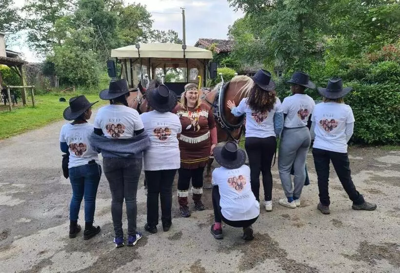 Aamiaismajoitus (B&B) La Roulotte Du Clos De L Isop