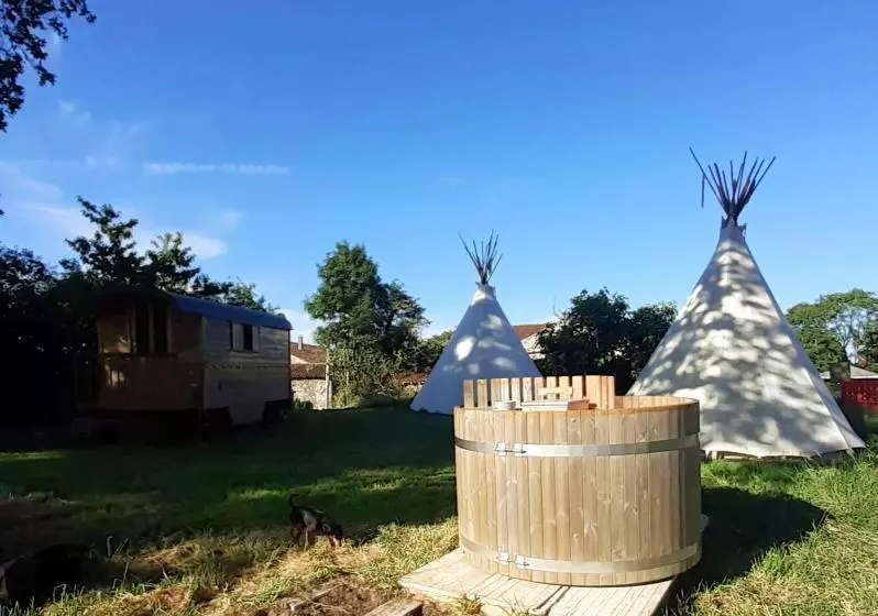 Aamiaismajoitus (B&B) La Roulotte Du Clos De L Isop