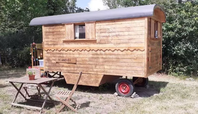 Aamiaismajoitus (B&B) La Roulotte Du Clos De L Isop