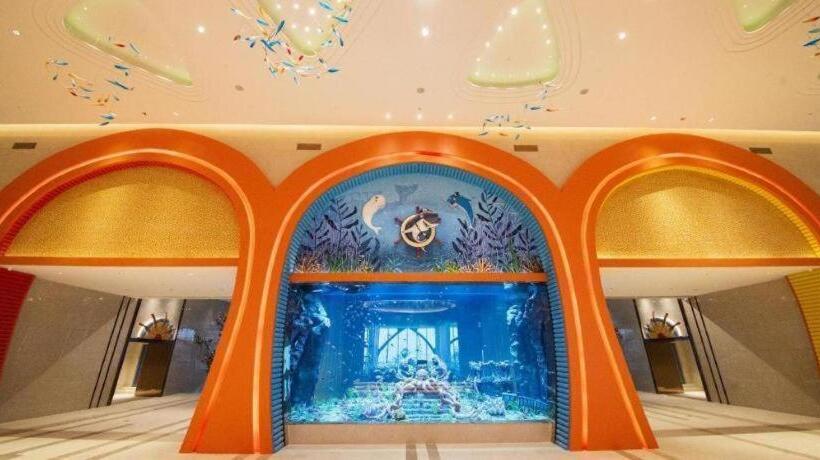 Отель Dolphin Bay