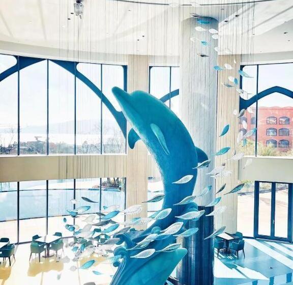 Отель Dolphin Bay