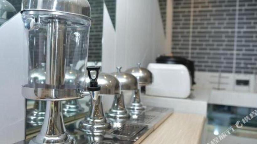 בית מלון כפרי Xana Lite· Zhengzhou Provincial Center Store