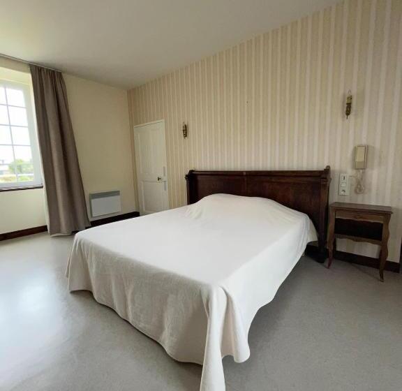 بنسيون Le Conquérant   Chambres Meublées   Barfleur