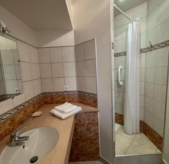 بنسيون Le Conquérant   Chambres Meublées   Barfleur