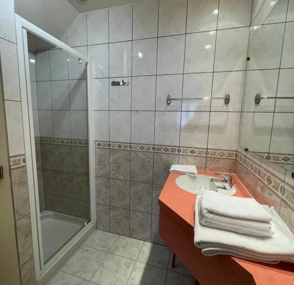 بنسيون Le Conquérant   Chambres Meublées   Barfleur