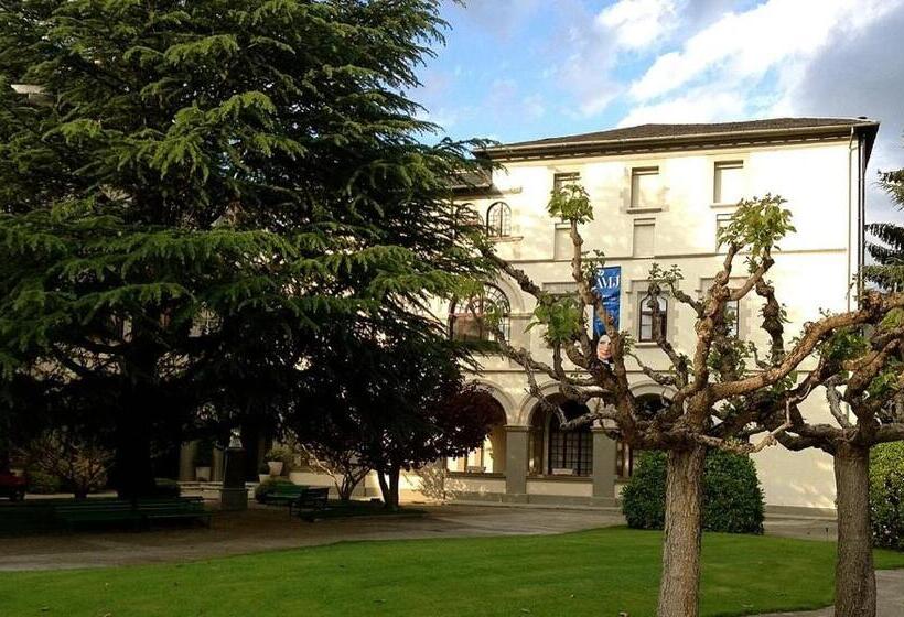 پانسیون Residencia Sagrada Familia