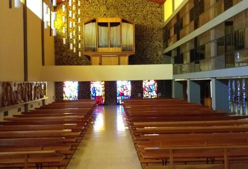 پانسیون Residencia Sagrada Familia