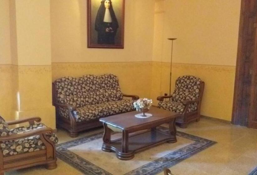 پانسیون Residencia Sagrada Familia