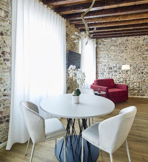 پانسیون Sarpi Apartment & Suite