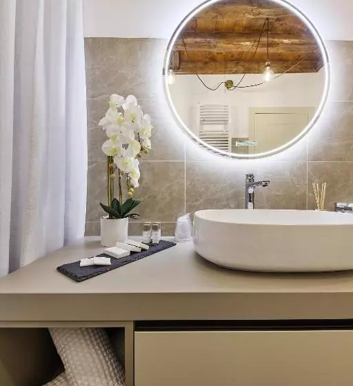 پانسیون Sarpi Apartment & Suite