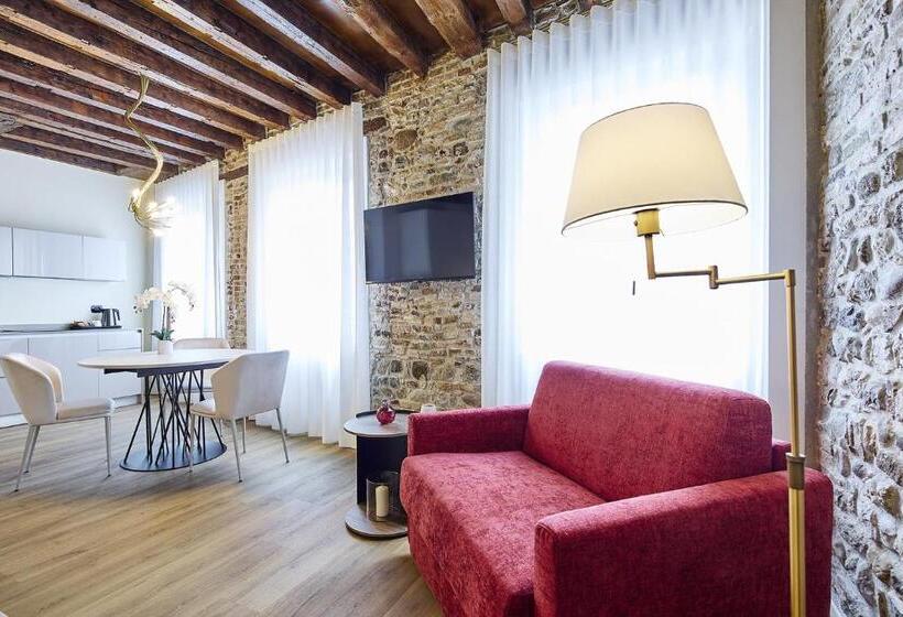 پانسیون Sarpi Apartment & Suite