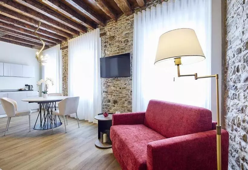 پانسیون Sarpi Apartment & Suite