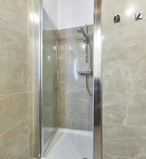 پانسیون Sarpi Apartment & Suite