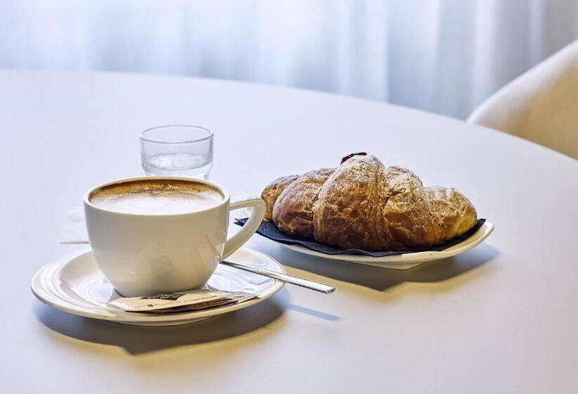 پانسیون Sarpi Apartment & Suite