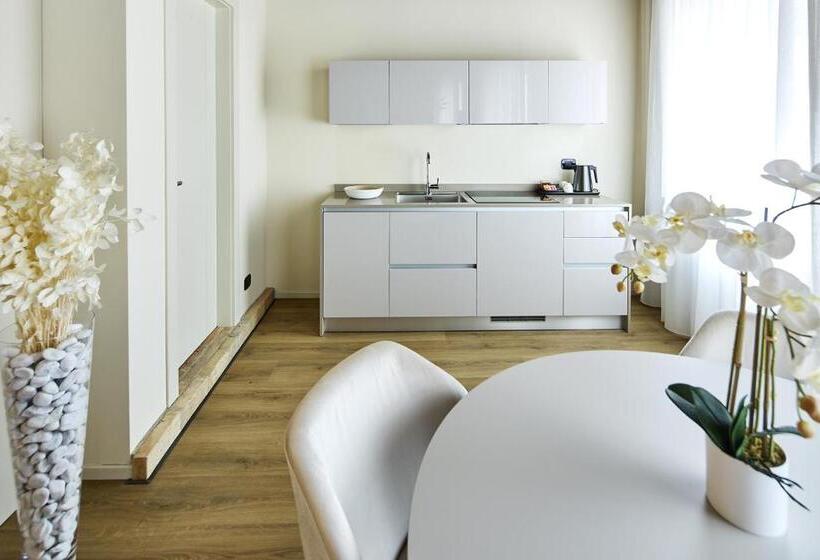 پانسیون Sarpi Apartment & Suite