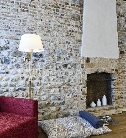 پانسیون Sarpi Apartment & Suite