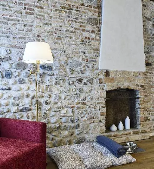 پانسیون Sarpi Apartment & Suite