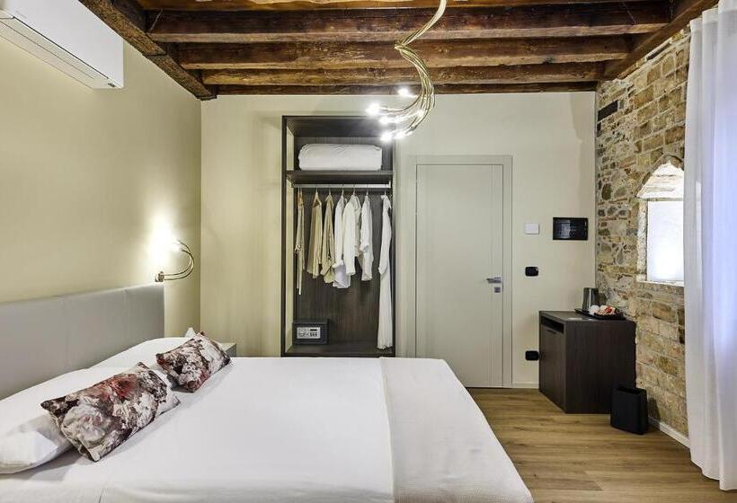 پانسیون Sarpi Apartment & Suite