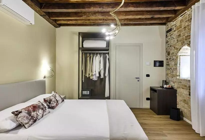 پانسیون Sarpi Apartment & Suite