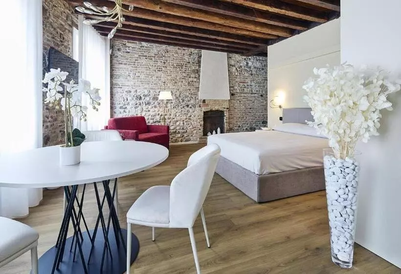 پانسیون Sarpi Apartment & Suite