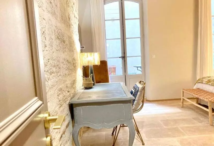 ベッドアンドブレックファースト Le Petit Avignon   Chambres & Appartement à Deux Pas Du Pont D Avignon Et Du Palais Des Papes
