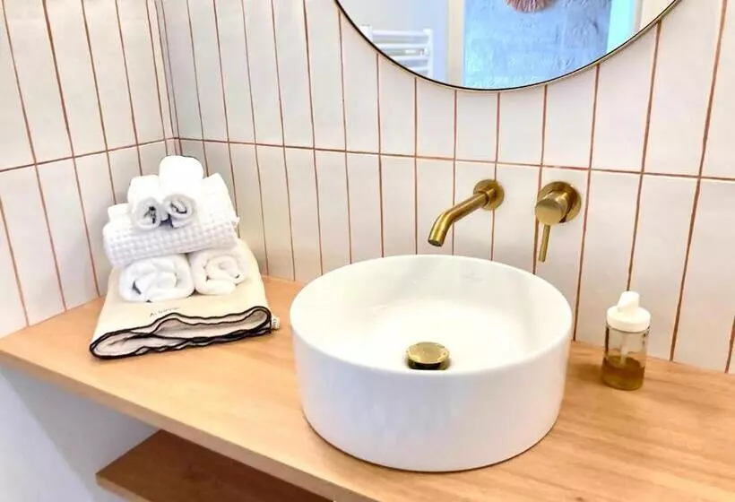 ベッドアンドブレックファースト Le Petit Avignon   Chambres & Appartement à Deux Pas Du Pont D Avignon Et Du Palais Des Papes