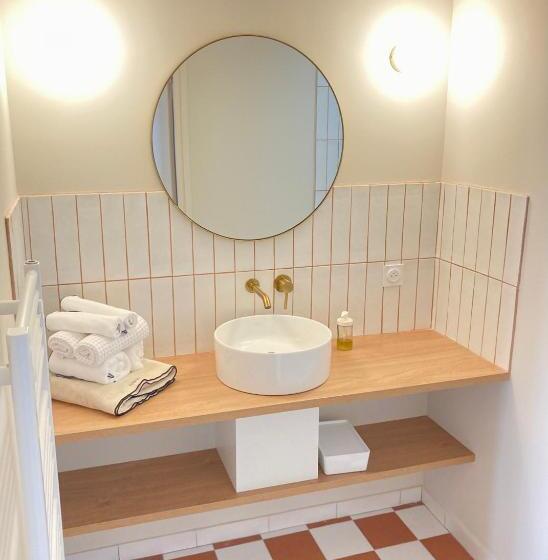 Bed and Breakfast Le Petit Avignon   Chambres & Appartement à Deux Pas Du Pont D Avignon Et Du Palais Des Papes