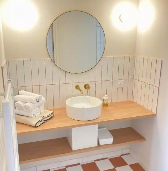 ベッドアンドブレックファースト Le Petit Avignon   Chambres & Appartement à Deux Pas Du Pont D Avignon Et Du Palais Des Papes