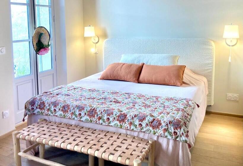 Bed and Breakfast Le Petit Avignon   Chambres & Appartement à Deux Pas Du Pont D Avignon Et Du Palais Des Papes