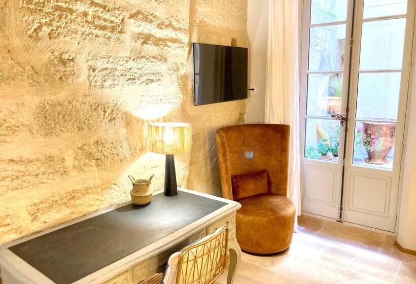 Bed and Breakfast Le Petit Avignon   Chambres & Appartement à Deux Pas Du Pont D Avignon Et Du Palais Des Papes