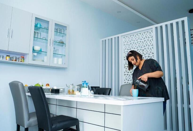 هتل Gurjehome Serenity