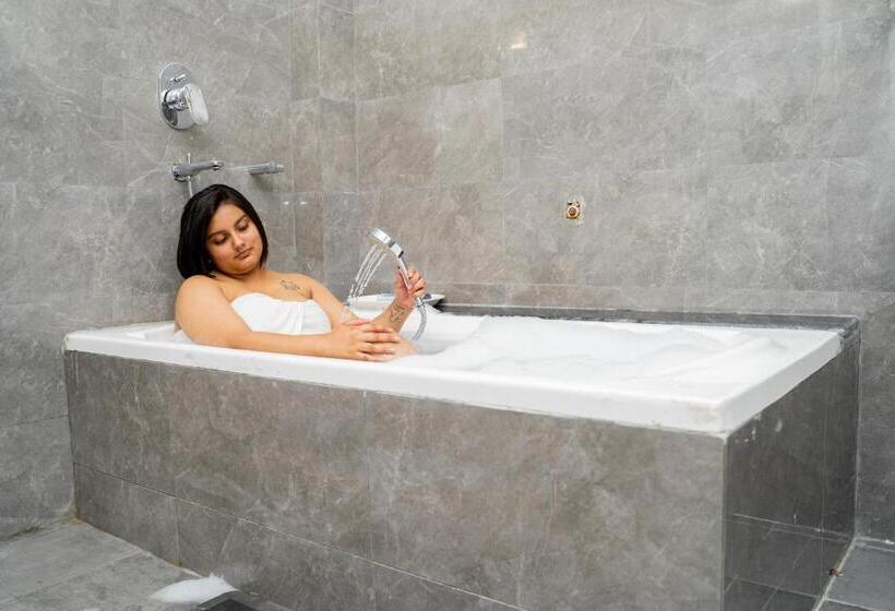 هتل Gurjehome Serenity