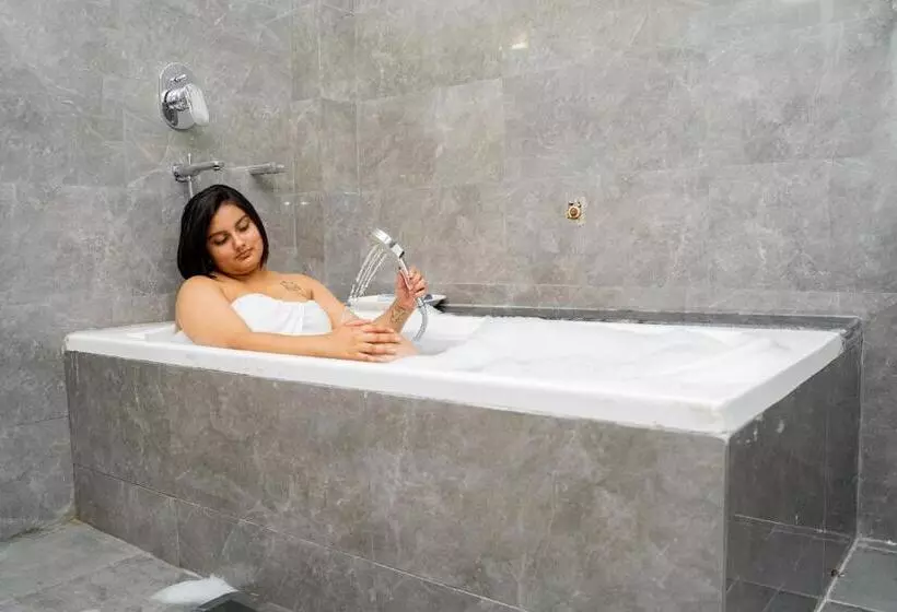 هتل Gurjehome Serenity