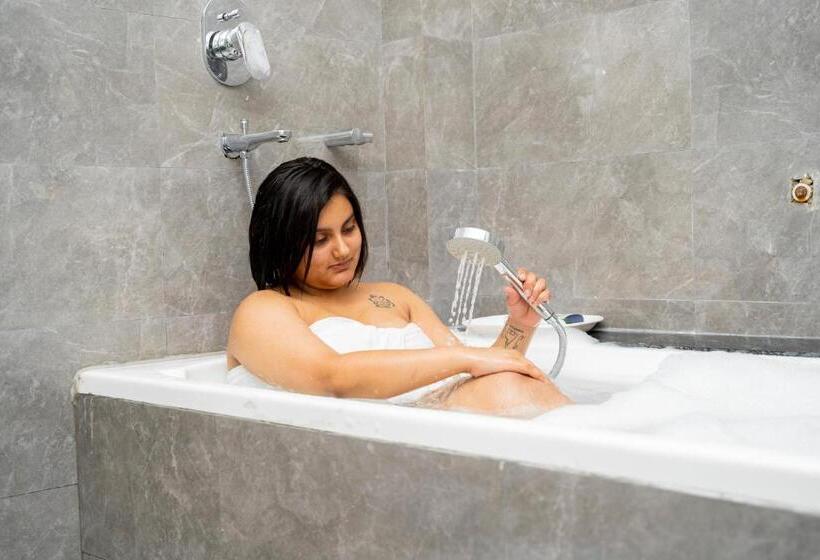 هتل Gurjehome Serenity