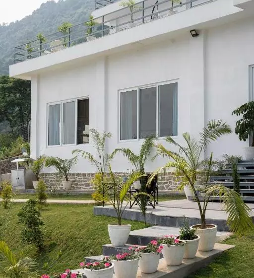 هتل Gurjehome Serenity