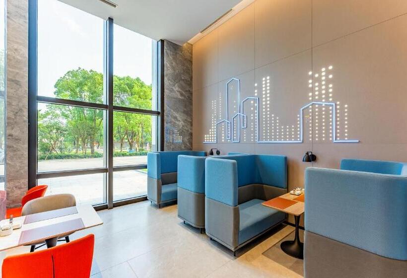 Отель Holiday Inn Express Haimen City Center, An Ihg