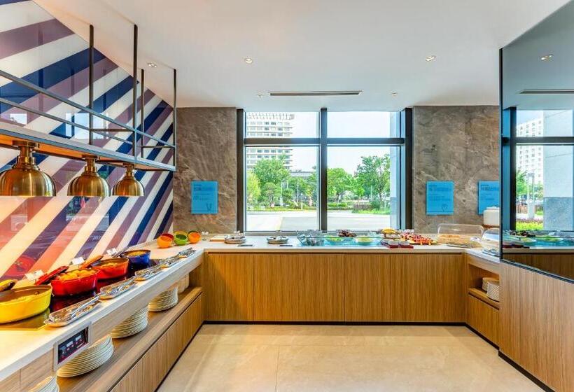 Отель Holiday Inn Express Haimen City Center, An Ihg