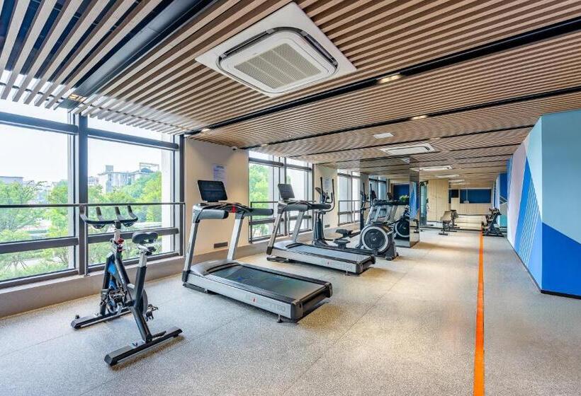 Отель Holiday Inn Express Haimen City Center, An Ihg