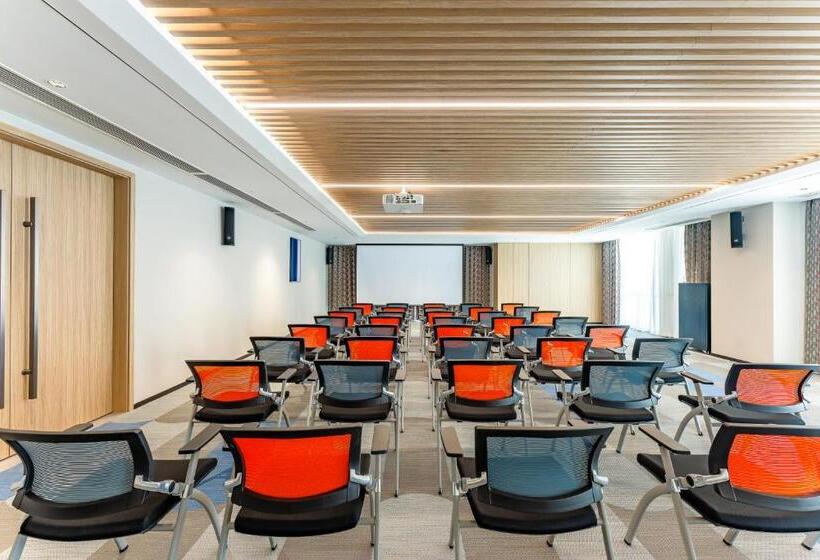 Отель Holiday Inn Express Haimen City Center, An Ihg