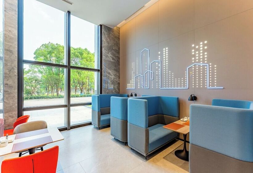 Отель Holiday Inn Express Haimen City Center, An Ihg