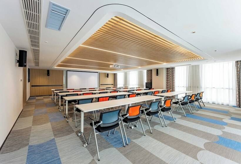 Отель Holiday Inn Express Haimen City Center, An Ihg