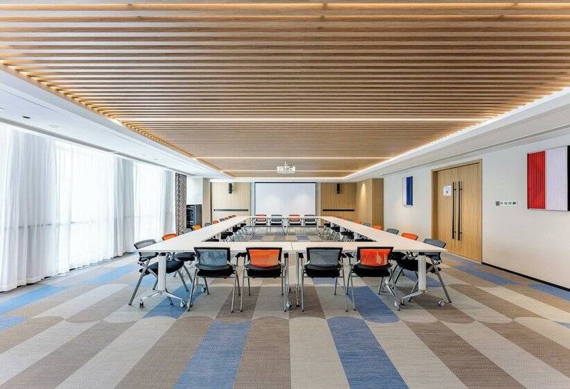 Отель Holiday Inn Express Haimen City Center, An Ihg